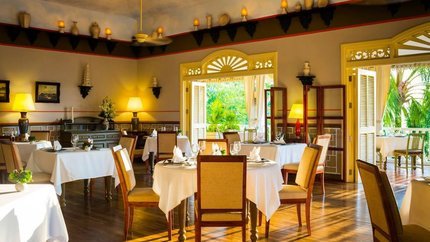 Nhà hàng mang hơi hướng cổ điển, sang trọng