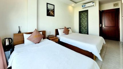 Phòng có một giường đôi và một giường đơn
