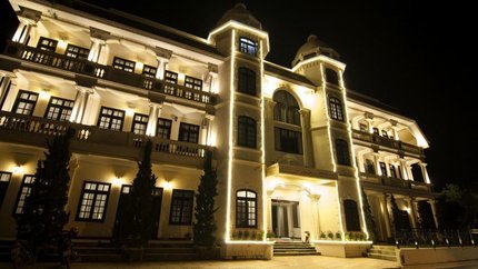Khách sạn về đêm
