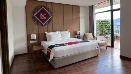 Phòng ngủ có ban công hướng núi