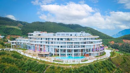 Không gian thiên nhiên hùng vĩ quanh resort