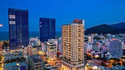 Ban đêm tại L’amor Boutique Hotel