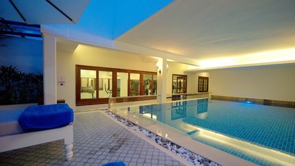 Hồ bơi trong nhà