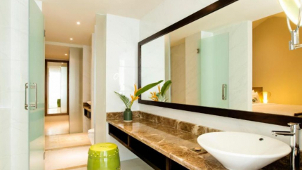 Phòng Junior Balcony Suite Lasenta Boutique Hotel 4*