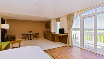 Phòng Suite Grand View Khách Sạn Lasenta Boutique 4*