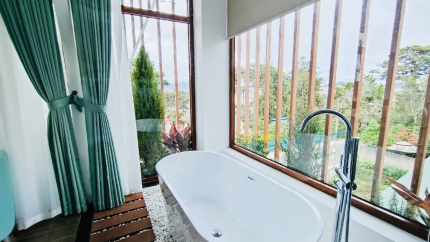 Bồn tắm của phòng Suite