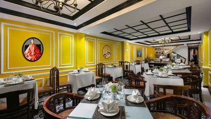 Không gian nhà hàng sang trọng