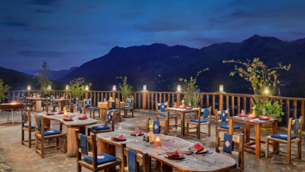 Không gian ngoài trời của nhà hàng tại Laxsik Ecolodge Sa Pa 3*