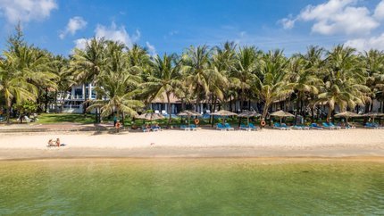 Bãi biển L'Azure Resort and Spa Phú Quốc