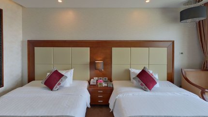 Trang trí phòng tối giản bằng đèn