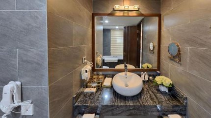 Phòng vệ sinh hiện đại trang bị đủ đồ dùng