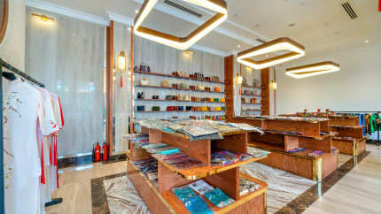 Souvernir Shop tại Le Pavillon Gallery Hoian 5*