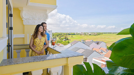 Du khách trải nghiệm dịch vụ tại Le Pavillon Hội An Boutique Hotel & Spa