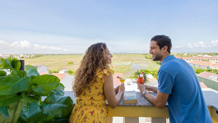 Du khách trải nghiệm dịch vụ tại Le Pavillon Hội An Boutique Hotel & Spa