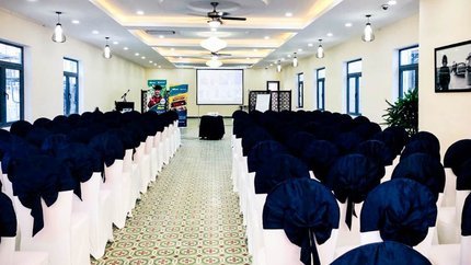 Phòng hội nghị với sức chưa lớn