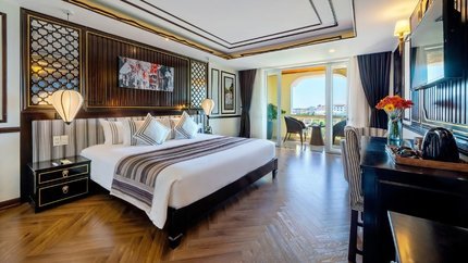 Phòng Premium Deluxe Palm View Balcony