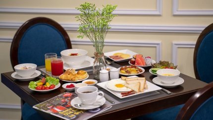 Bàn ăn được chăm chút tỉ mỉ