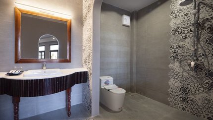 Phòng vệ sinh khép kín với đầy đủ tiện nghi