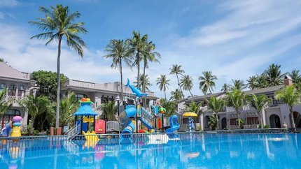 Bể bơi có khu vui chơi nước
