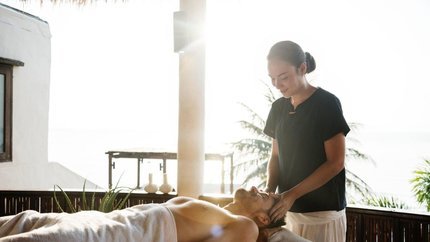 Spa thư giãn có view hướng ra biển