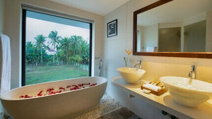 Phòng tắm bồn sang trọng