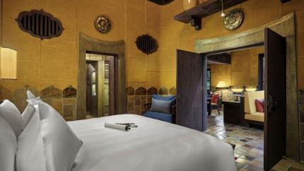 Phòng Junior Suite Pool view tại khu nghỉ dưỡng Legacy Yên Tử