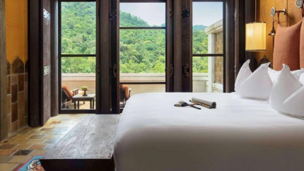 Phòng Deluxe Mountain view tại khu nghỉ mát Legacy Yên Tử - MGallery Quảng Ninh