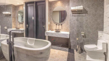 Bathroom Khách sạn Len's Đà Lạt