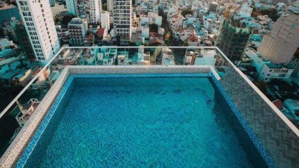 View bể bơi từ trên cao