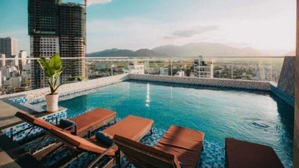 Bể bơi ngoài trời