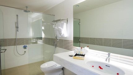 Phòng vệ sinh khép kín với đầy đủ tiện nghi