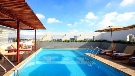 Bể bơi trên tầng thượng