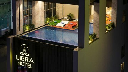 Bể bơi với góc nhìn xa