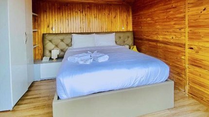 Thiết kế tối giản, giường ngủ rộng