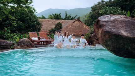 Hồ bơi ngoài trời