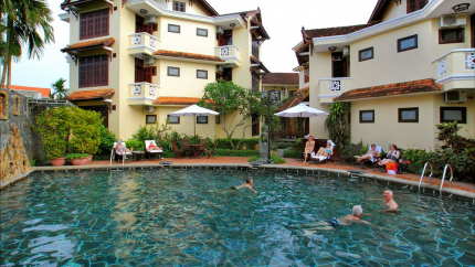 bể bơi ngoài trời