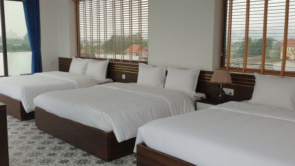 Phòng 3 Giường Đôi Lotus Hotel