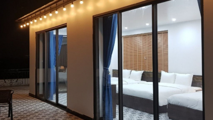 Phòng 3 Giường Đôi Khách Sạn Lotus Ninh Bình