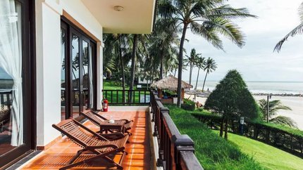 Ban công rộng rãi, view hướng ra biển