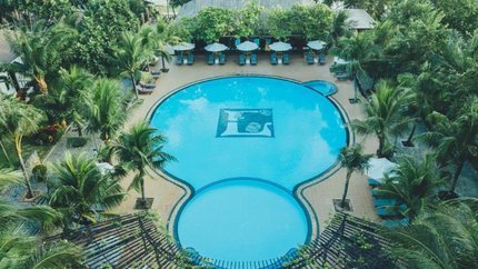 Bể bơi ngoài trời