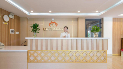 Lễ Tân Lotus Rock Đà Nẵng Hotel