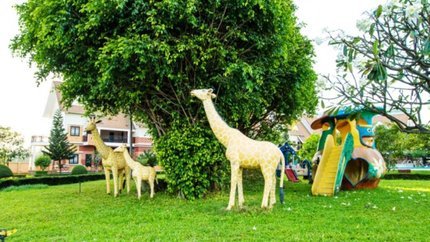 Công viên trong khuôn viên