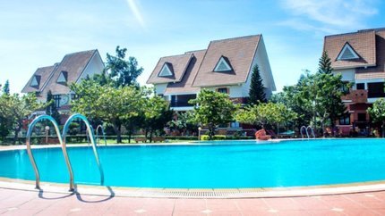 Hồ bơi ngoài trời