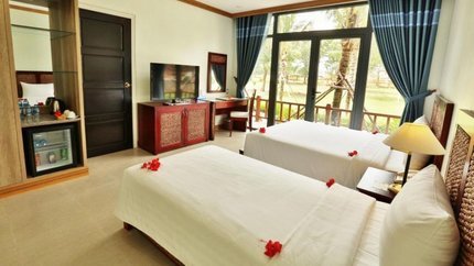 Giường ngủ rất rộng và êm, không gian dễ chịu