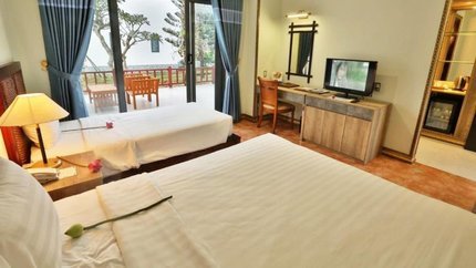 Phòng có cửa lớn, ban công rộng, phòng thoáng