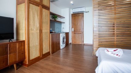 Sàn nhà được lát gỗ hoàn toàn