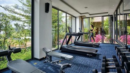 Phòng GYM với máy móc hiện đại