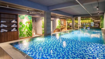 Bể bơi trong nhà với thiết kế độc đáo