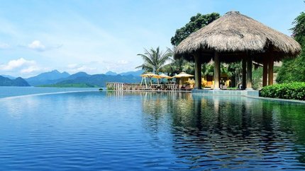 Hồ bơi ngoài trời