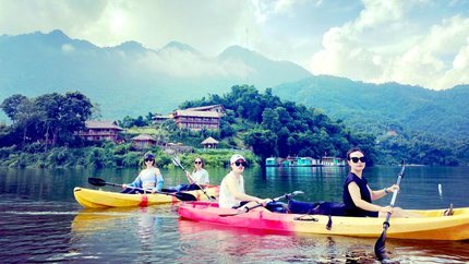 Chèo thuyền ngắm cảnh